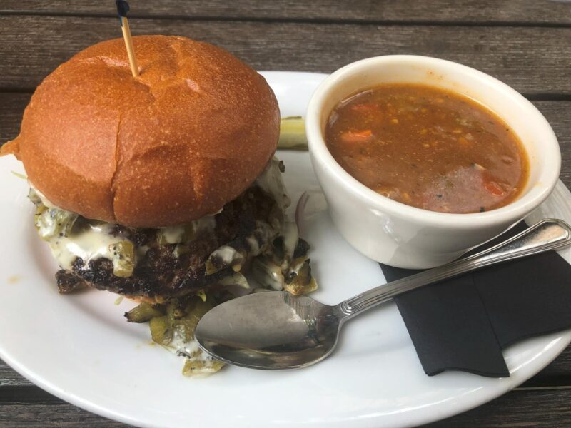 Carver Brewing・グリーンチリバーガー|むぎパンク