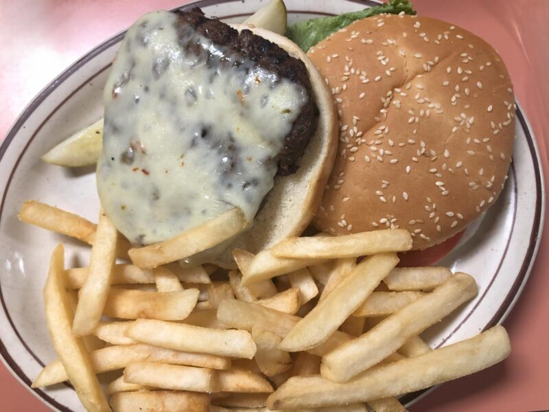 グールディングス・ロッジでの食事|むぎパンク